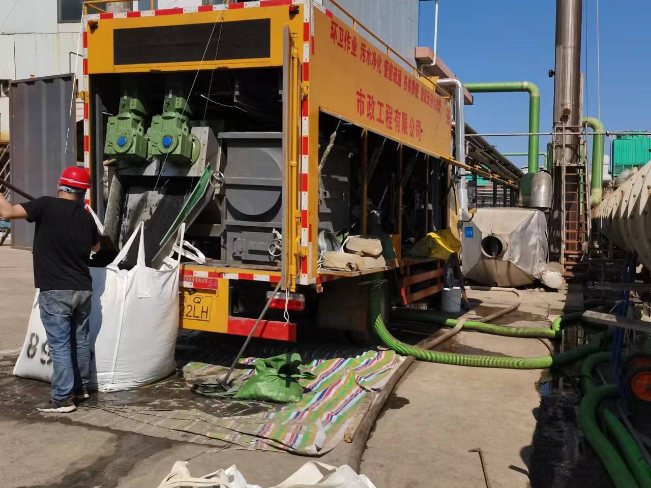 天门淤泥压干处理